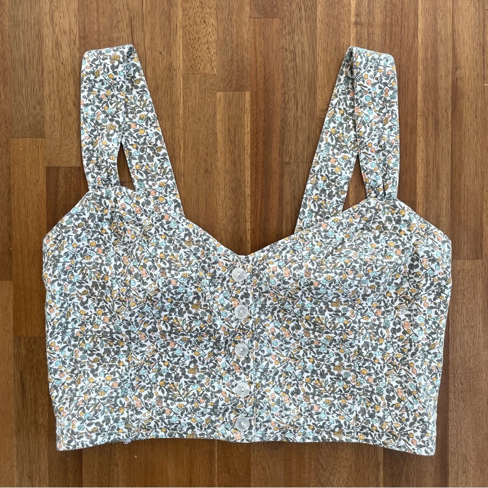A&F Button Front Tank - Picture 4 of 6